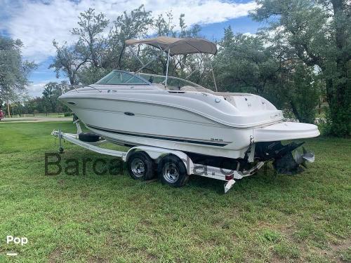 Sea Ray 225 Weekender recensioni e scheda tecnica